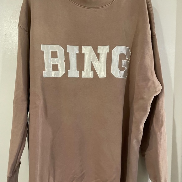Anine Bing Satin Letter Crewneck Sweatshirt with Relaxed Oversized Fit - Picture 2 of 10
